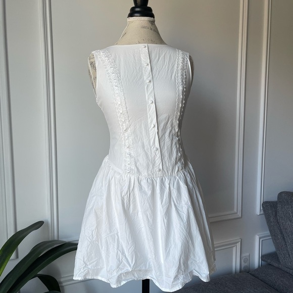 Elegant White lace mini Dress - Picture 2 of 9